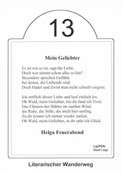 Lesestation 13 Eine weiße Infotafel mit der Nummer 13 präsentiert ein Gedicht von Helga Feuerabend.