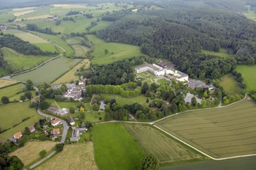 Vogelperspektive vom Bad Hermannsborn.