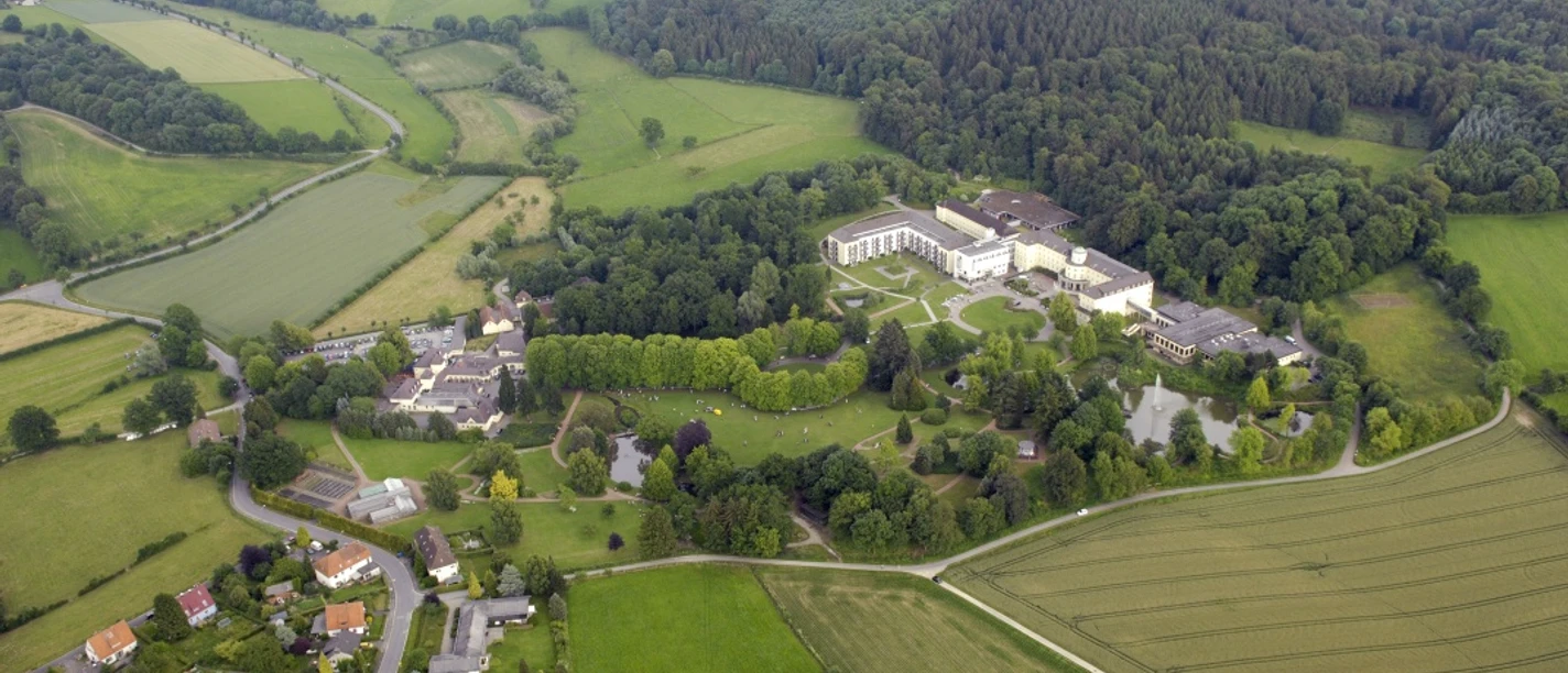 Vogelperspektive vom Bad Hermannsborn.