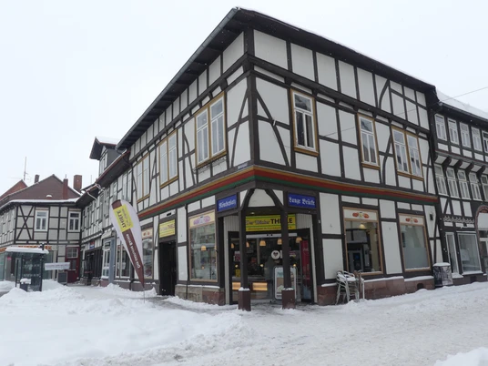 Der Bäcker Thiele_im Schnee der-baecker-thiele-im-schnee