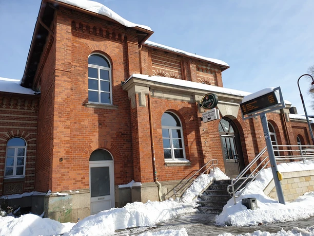 Bahnhof Einbeck-Salzderhelden_Gebäude im Winter bahnhof-einbeck-salzderhelden-gebaeude-im-winter