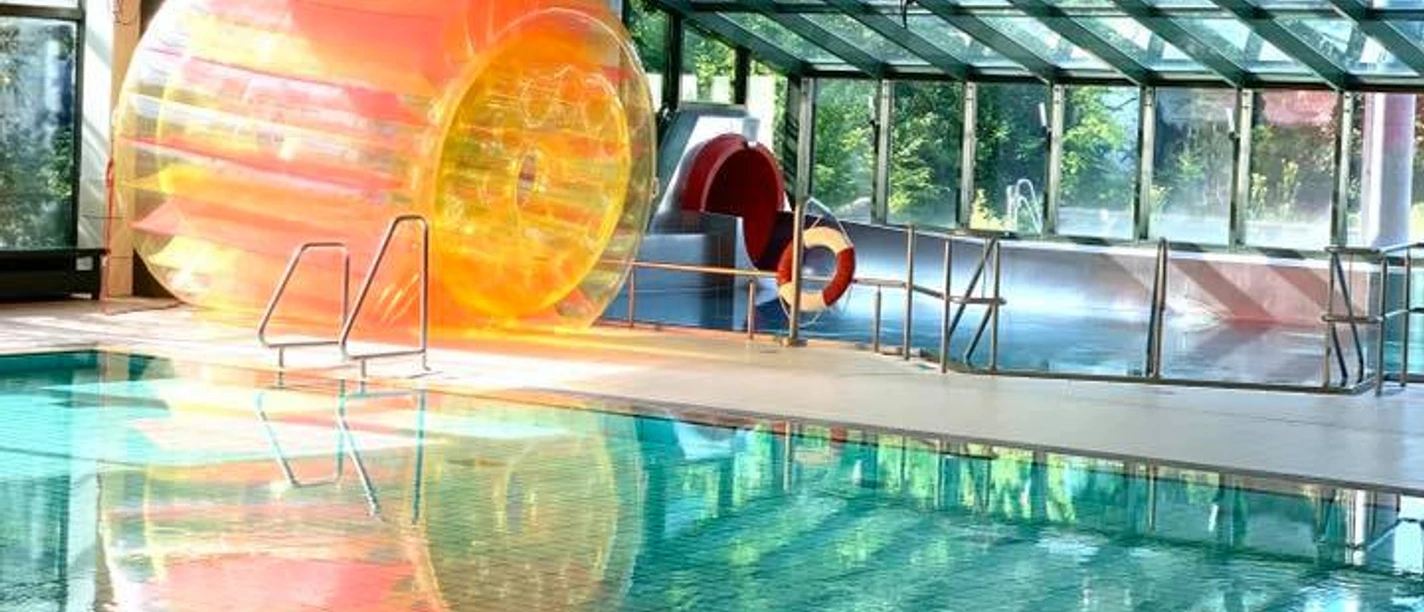 Uslarer Badeland_Becken und Rutsche uslarer-badeland-becken-und-rutsche