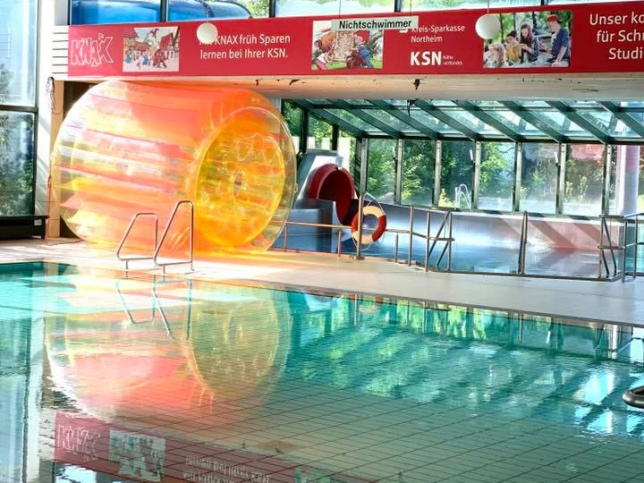 Uslarer Badeland_Becken und Rutsche uslarer-badeland-becken-und-rutsche