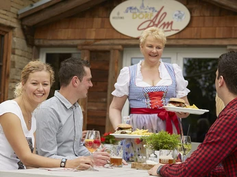 Terrasse_(c) B. Lülf, Dorf Alm, Göbel Hotels.jpg