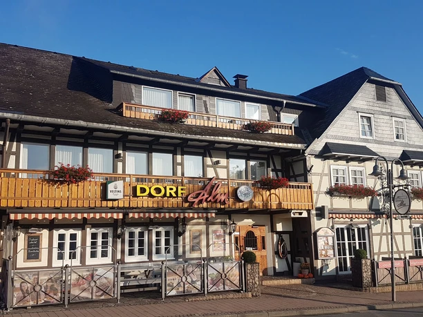 Außenansicht_(c) Dorf Alm, Göbel Hotels.jpg