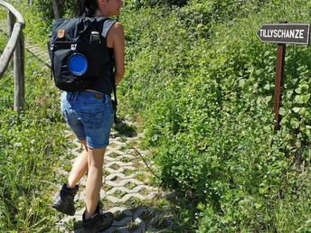 Fußweg zur Tillyschanze Fußweg zur Tillyschanze