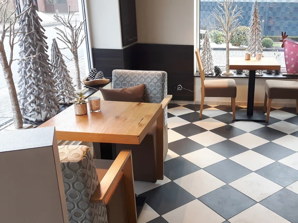 Sitzplätze in der Bäckerei Schwarz Sitzplätze in der Bäckerei Schwarz