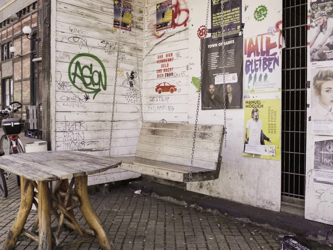 Bank am Mirker Bahnhof