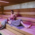 Entspannung in der Driburg Therme Paar entspannt sich in der Sauna der Therme Bad Driburg.