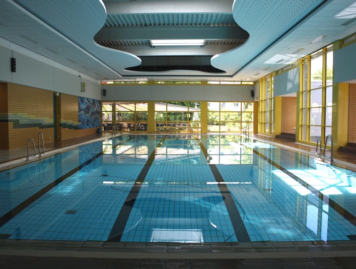 Schwimmhalle