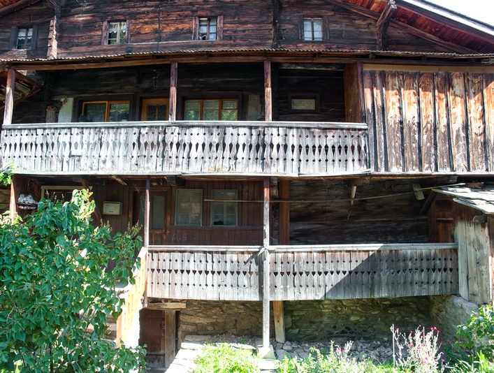 The Safrand village of Mund has a lot to offer Das Safrandorf Mund hat sehr vieles zu bietenThe Safrand village of Mund has a lot to offerLe village safran de Mund a beaucoup à offrir