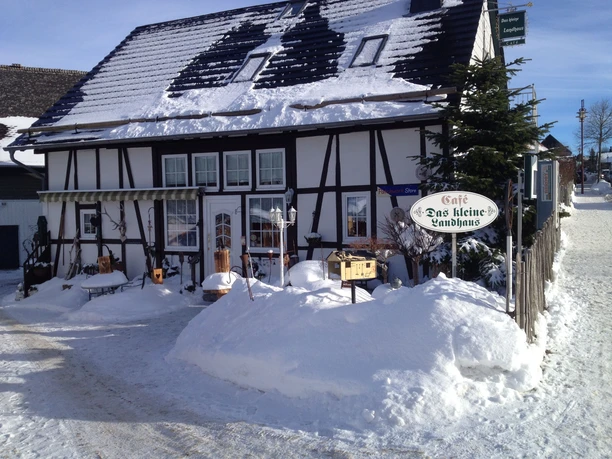 das-kleine-landhaus-willingen-ansicht-winter.JPG