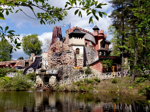 Iserhatsche Bispingen die iserhatsche ist eine skurrile Sehenswürdigkeit der Lüneburger Heide