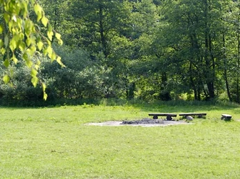 Lagerfeuerstelle auf dem Jugendzeltplatz Amelingha