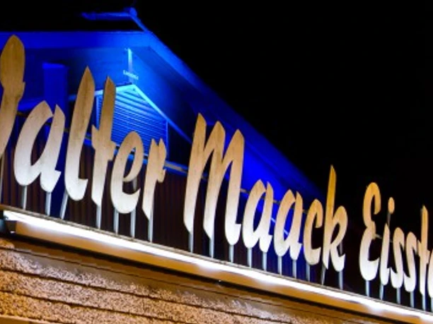 Außenansicht des Walter-Maack-Eisstadions