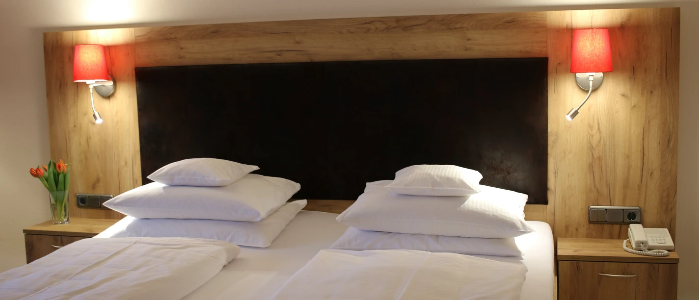 Komfort Doppelzimmer Hotel Sonnenhügel Bad Bevensen Med dette rum giver den "nye" Sonnenhügel et glimt af den kommende udvidelse.