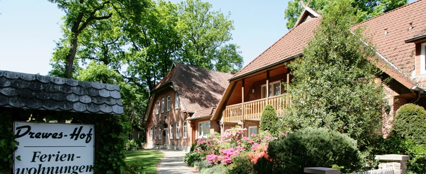 Blick zu den Ferienwohnungen Eingangsbereich drewes hofEntrance area drewes hofIndgangsområde drewes hofIngangsgebied hof