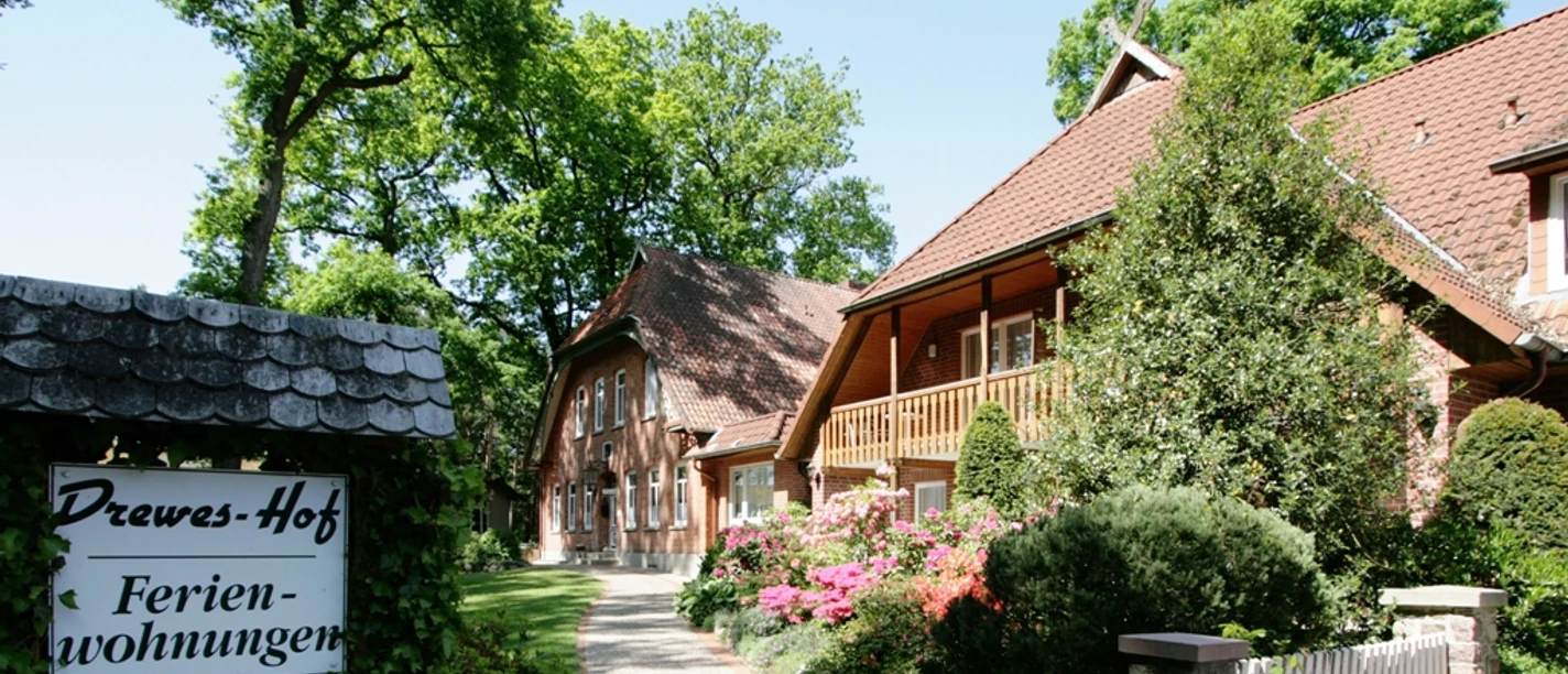 Blick zu den Ferienwohnungen Eingangsbereich drewes hof