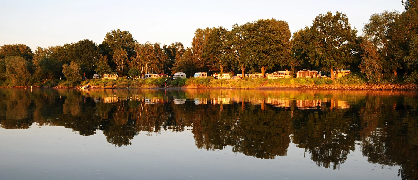 Camping Land on the Elbe River in Hamburg