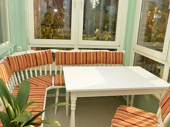 Veranda mit Blick in den Garten Veranda mit Blick in den Garten