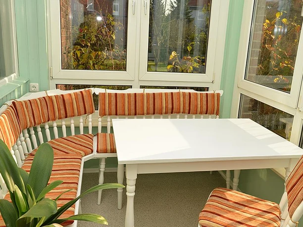 Veranda mit Blick in den Garten Veranda mit Blick in den Garten