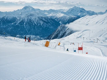 Eine permanente Rennstrecke mit Zeitmessung. Eine permanente Rennstrecke mit Zeitmessung.A permanent race track with timing.