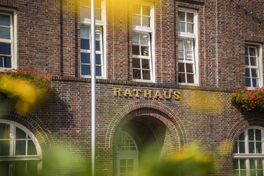 Westerstede_Rathaus_Ausschnitt_Tür.JPG