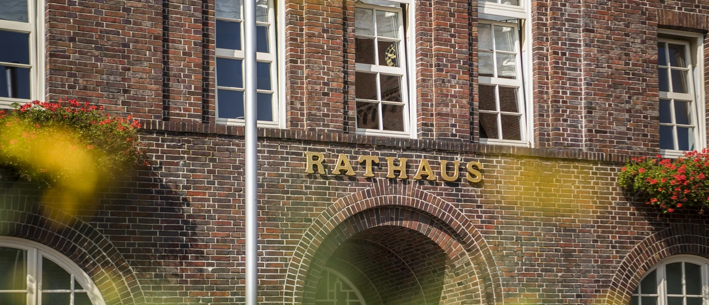 Westerstede_Rathaus_Ausschnitt_Tür.JPG