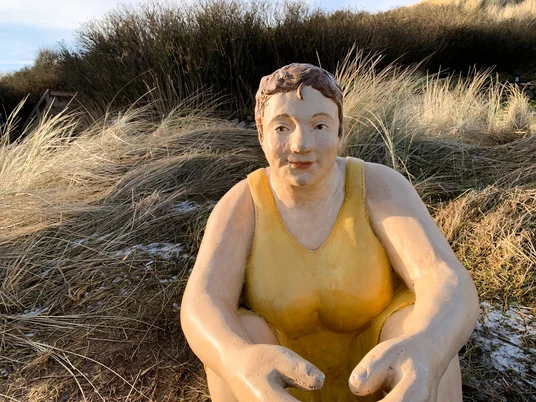 Dame in Gelb Alltagmensch Dame in Gelb