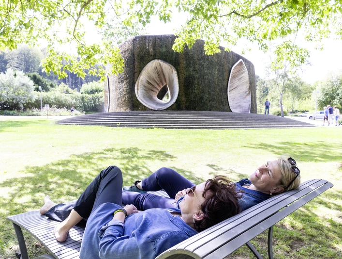 SoleArena in Bad Essen im Osnabrücker Land Bad EssenDe SoleArena in Bad Essen heeft een bijzondere ronde vorm en is van buiten bekleed met sleedoorn waar het zoute water langs druppeltBad EssenBad Essen