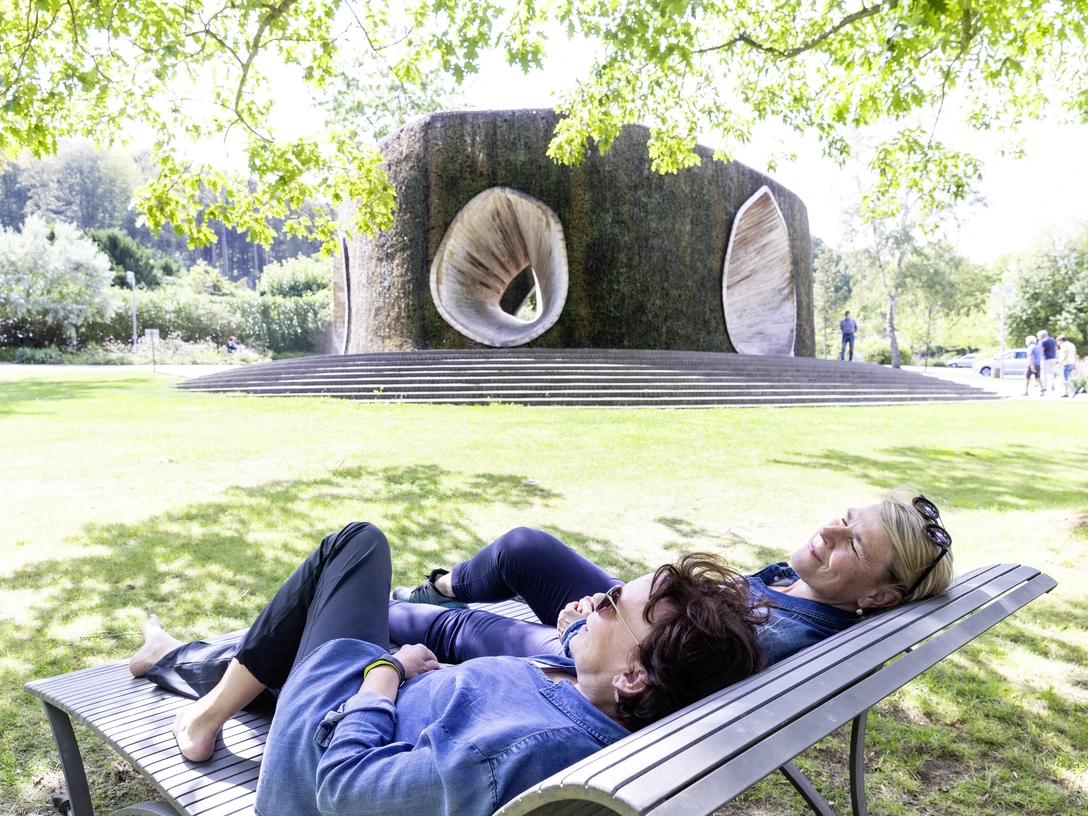 SoleArena in Bad Essen in het Osnabrücker Land Bad EssenDe SoleArena in Bad Essen heeft een bijzondere ronde vorm en is van buiten bekleed met sleedoorn waar het zoute water langs druppeltBad EssenBad Essen