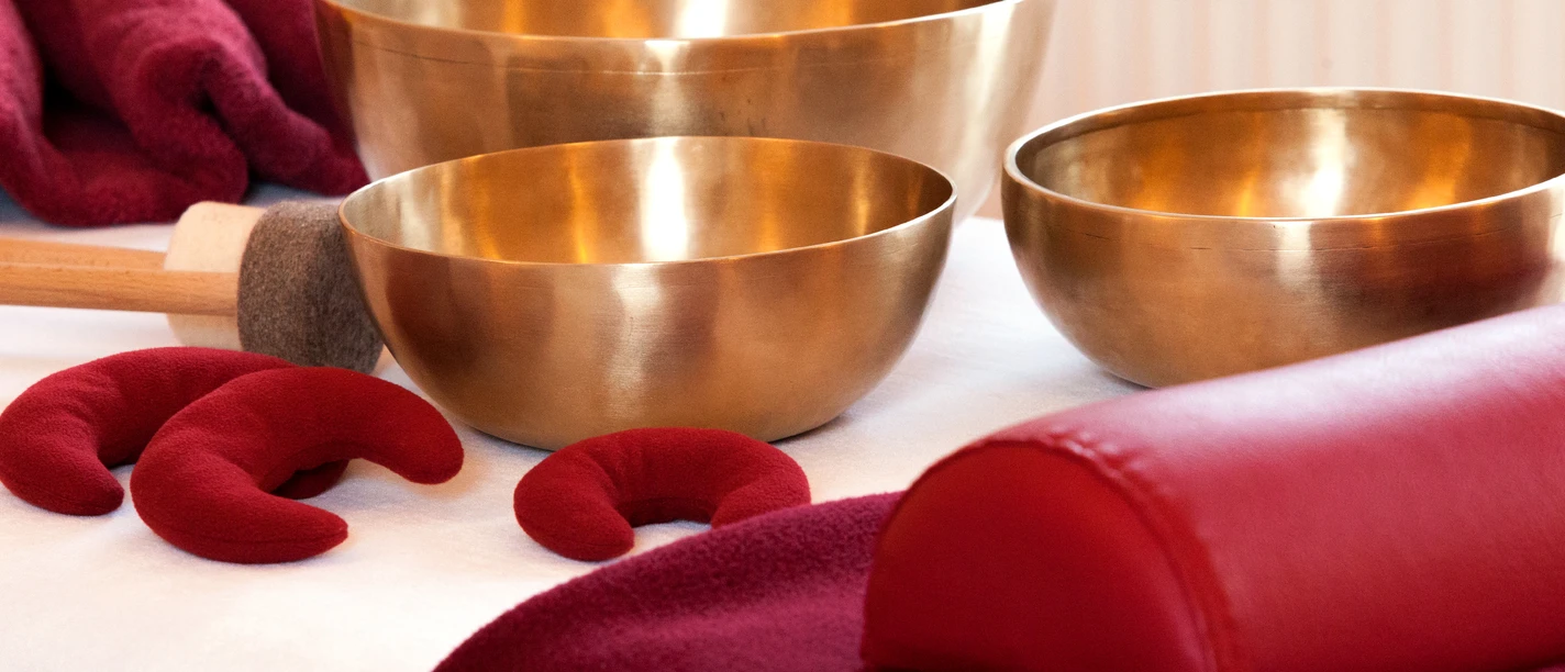 Klangschalentherapie im AKTIVITA SoleSpa Klangschalentherapie im AKTIVITA SoleSpa