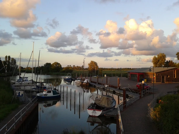 Neuhaus Historischer Hafen Sommerabend