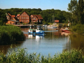 Neuhaus Historischer Hafen