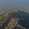 Schleuse Leysiel Luftaufnahme Luftaufnahme der Schleuse Leysiel mit Deich, Wasserbecken und Übergang zur Nordsee