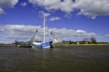 Geversdorf Fischkutter mit Netz