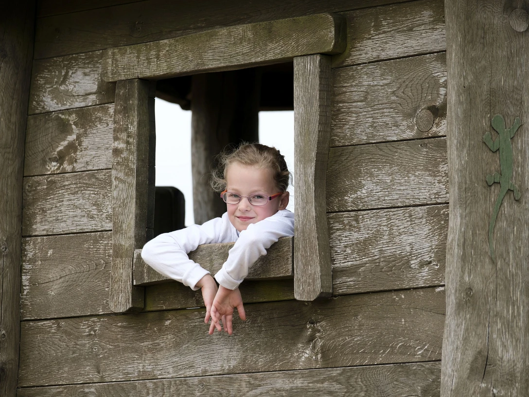 maedchen-spielhaus.jpg