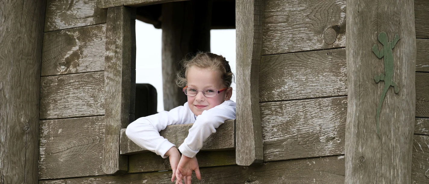 maedchen-spielhaus.jpg