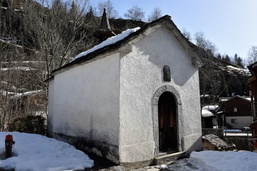Die Muttergotteskapelle stammt aus dem Jahre 1687. Die Muttergotteskapelle stammt aus dem Jahre 1687.