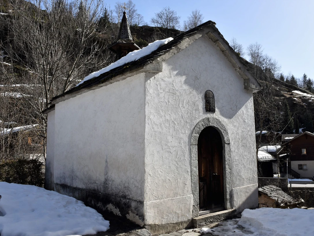 Die Muttergotteskapelle stammt aus dem Jahre 1687. Die Muttergotteskapelle stammt aus dem Jahre 1687.