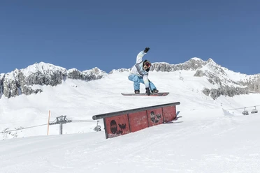 Rotieren, Springen, Slidern und Überschlagen. Nervenkitzel garantiert! Rotieren, Springen, Slidern und Überschlagen. Nervenkitzel garantiert!