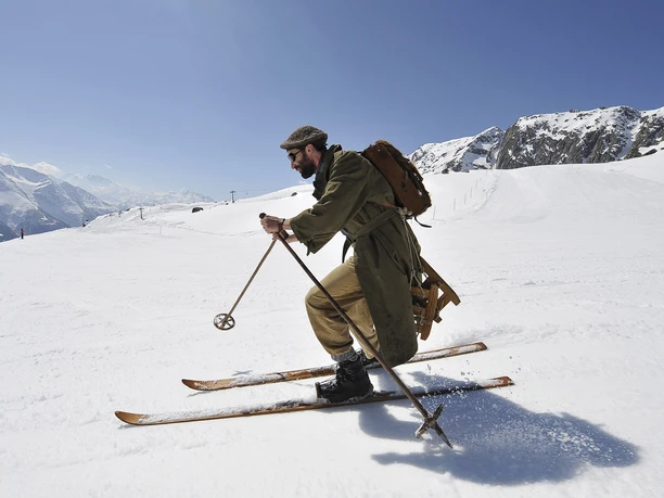 Nostalgie-Skifahrer-Aletsch-Arena-Perret-print.jpg