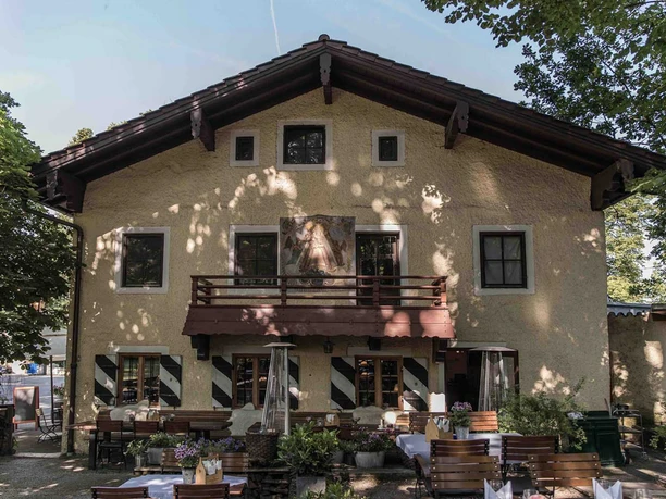 Schlosswirtschaft Maxlrain mit Biergarten