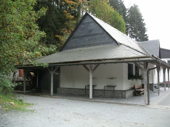 eingang-gebaeude-bergwerk-willingen.jpg