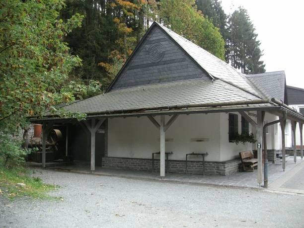 eingang-gebaeude-bergwerk-willingen.jpg