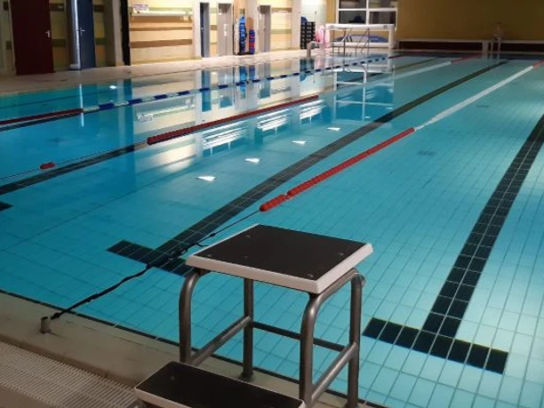 hallenbad-greene-schwimmbecken