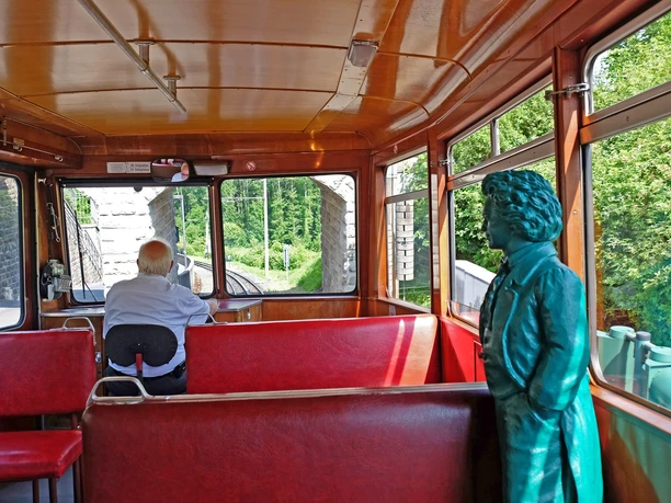 drachenfelsbahn_innensicht.jpg