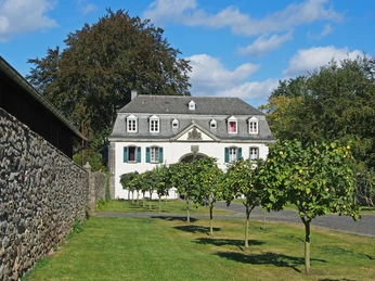 heisterbach_torhaus_quitten.jpg heisterbach_torhaus_quitten.jpg