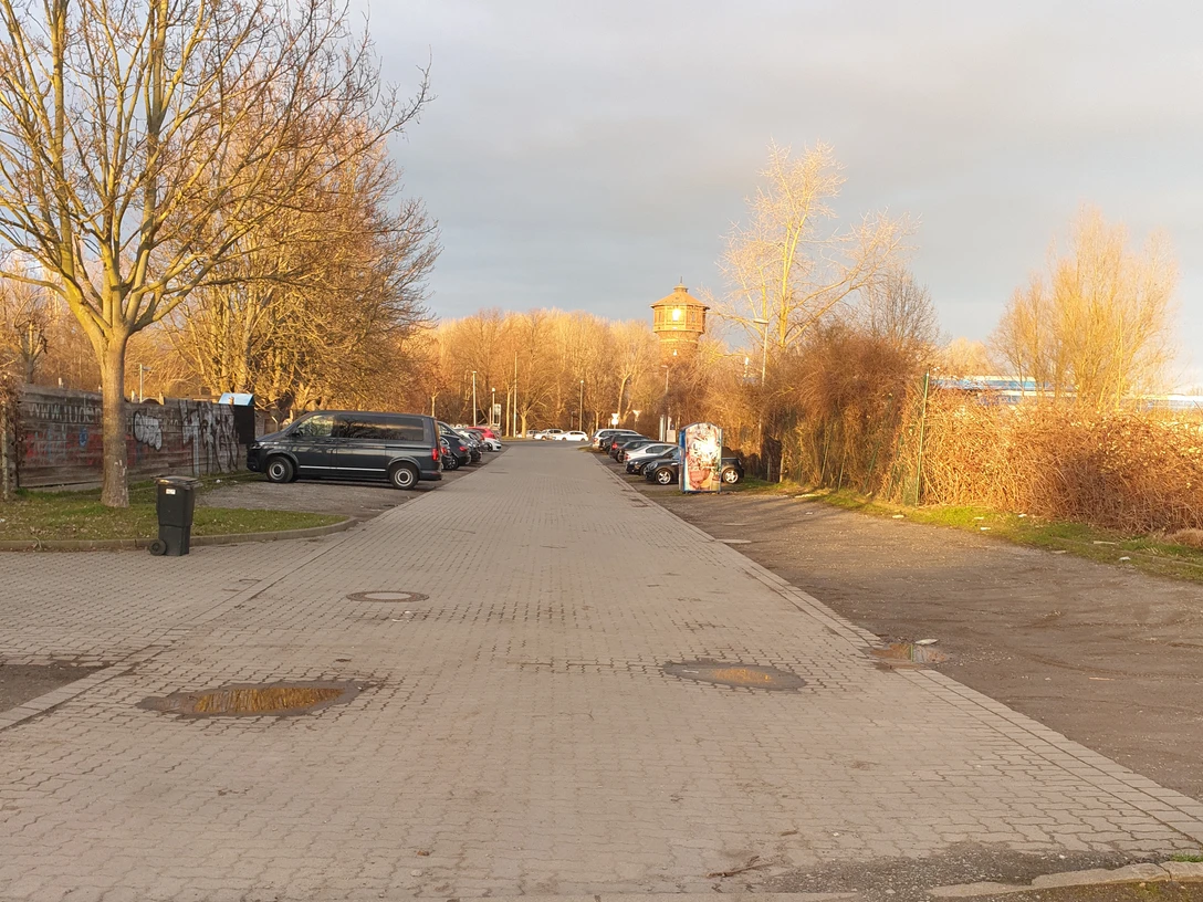 Parkplatz Aral-Tankstelle-1