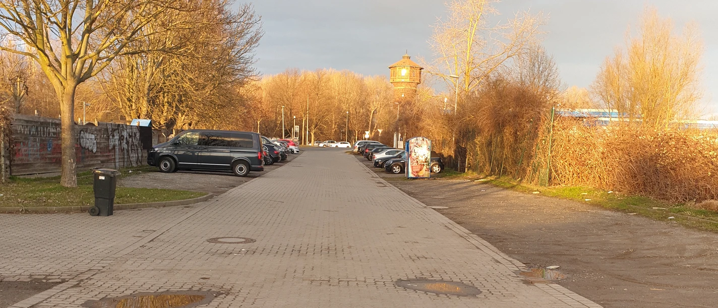 Parkplatz Aral-Tankstelle-1